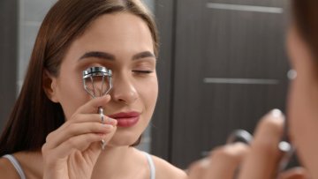 Jak používat kleštičky na řasy